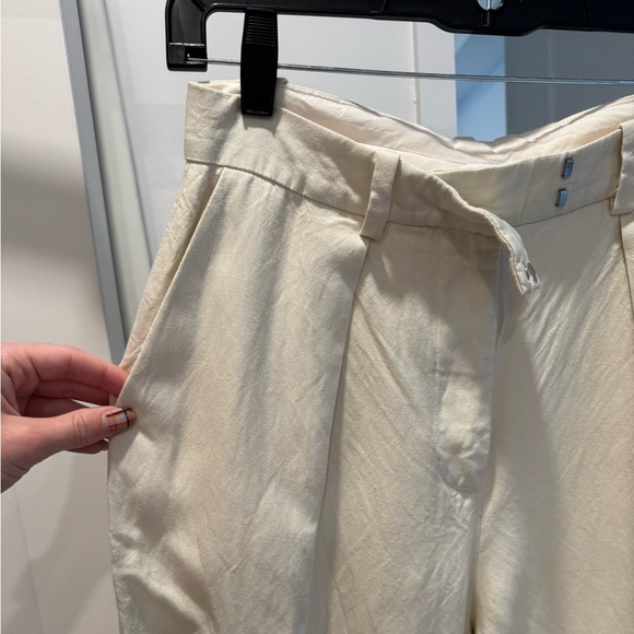 Cream colored & other stories pants. Super wearable, comfortable material. - Picture 4 of 8